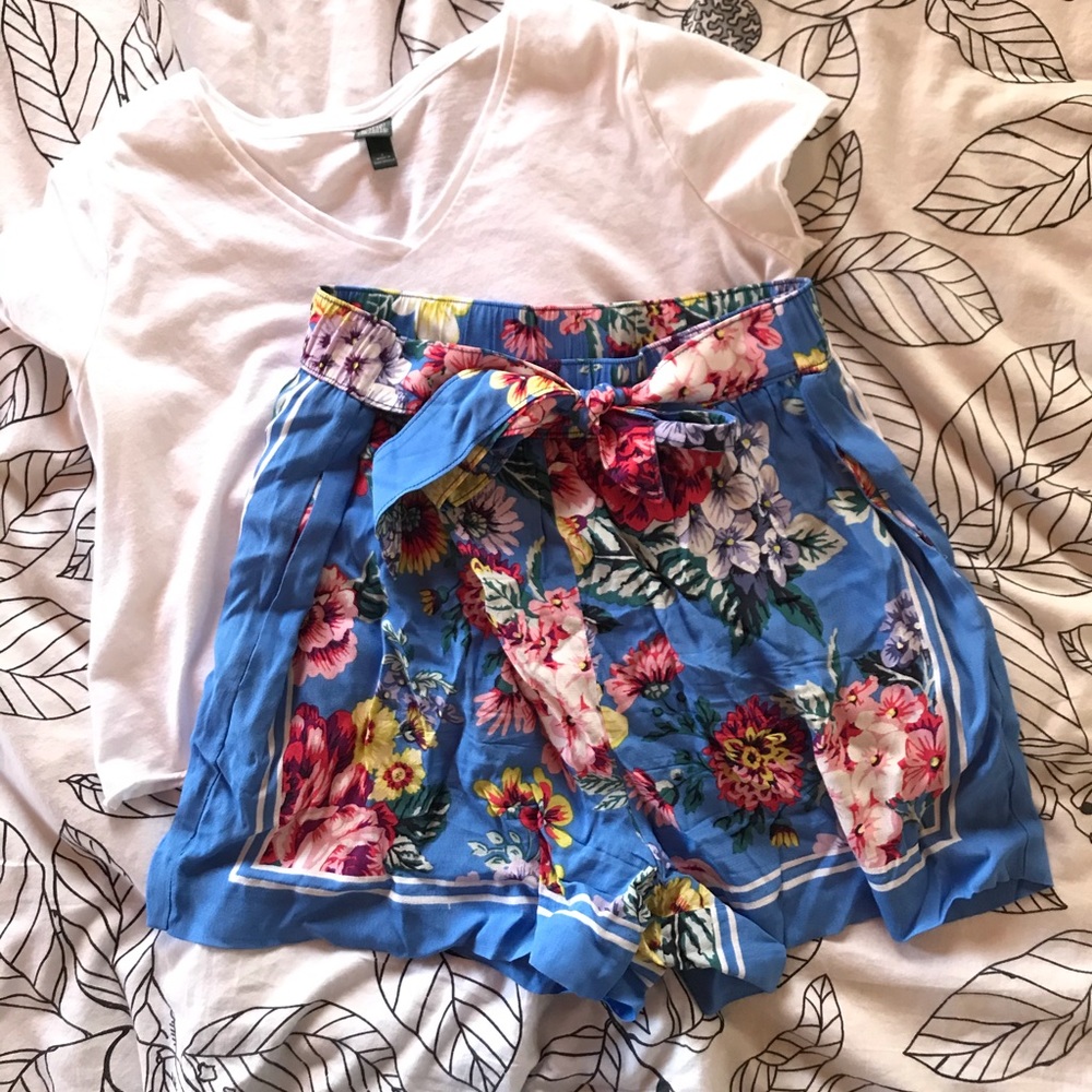 Anthropologie High Waist Floral Pull On shorts